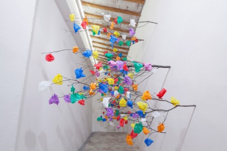 Pascale Marthine Tayou, Plastic Tree C, 2014, Galleria Continua