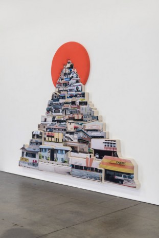 Doug Aitken, Modern Living (Soft Pyramid), 2015, Galerie Eva Presenhuber