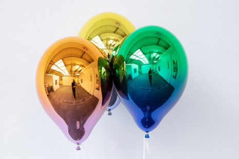 Jeppe Hein, Mirror Balloons, Galleri Nicolai Wallner