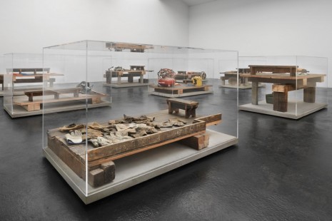 Mike Nelson, tools that see (the possessions of a thief) 1986–2005, neugerriemschneider